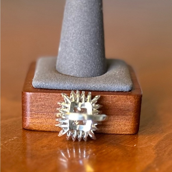 NWOT  Cocktail / Fashion Clear Crystals Ring, Sz 7 - Picture 4 of 7